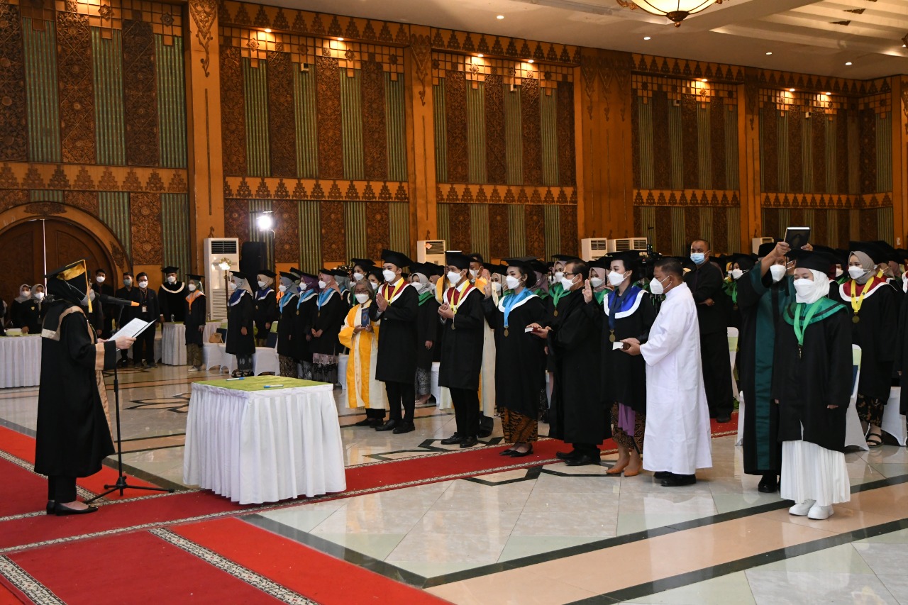 WISUDA KE-111 POLTEKKES KEMENKES SEMARANG